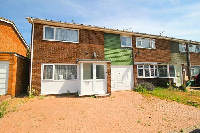 4 Bedroom End Of Terrace House For Sale In Whitehouse Meadows, Leigh-on-Sea, Essex, SS9