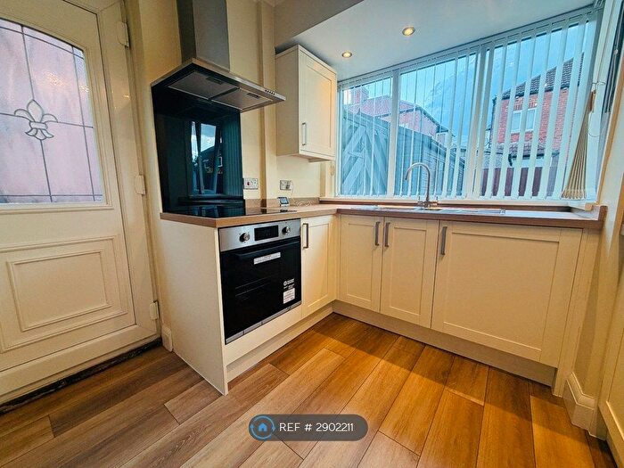 3 Bedroom Semi-Detached House To Rent In Grange Park Terrace, Leeds, LS8