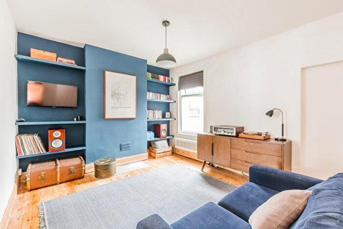 2 Bedroom Flat For Sale In Cheshunt Road, London, E7
