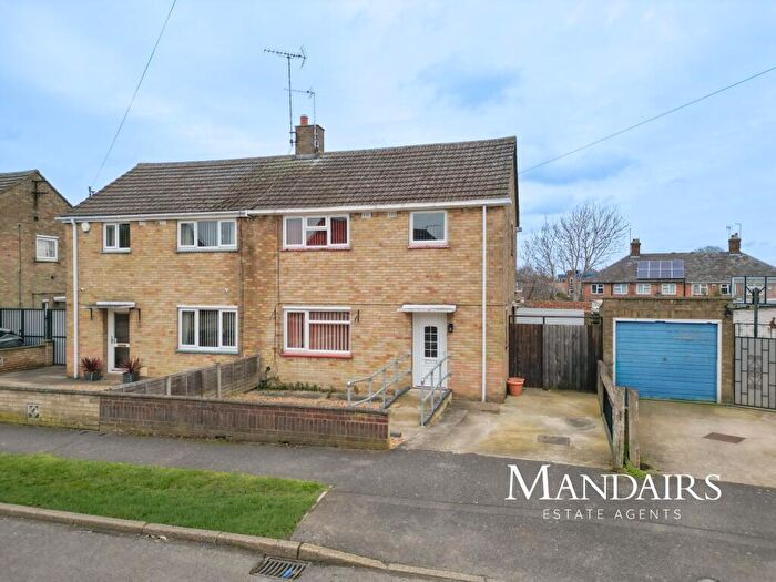 3 Bedroom Semi Detached House For Sale In Peake Close, Woodston, Peterborough, PE2