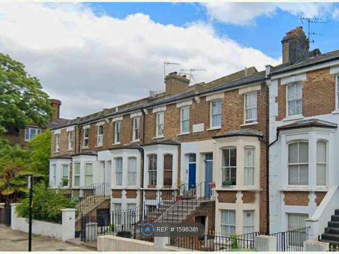 3 Bedroom Maisonette To Rent In Stowe Road, London, W12