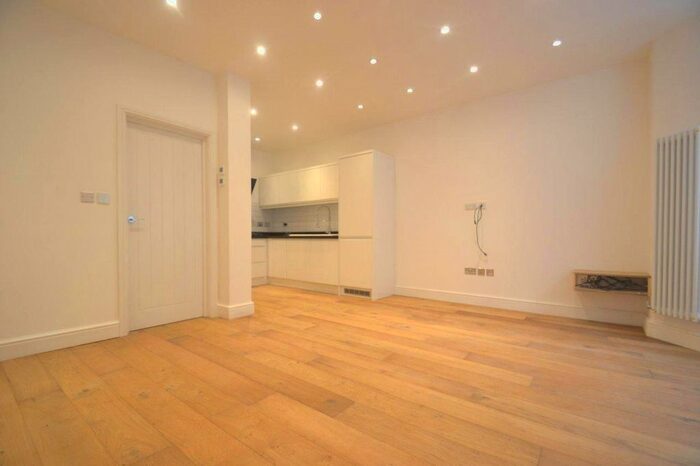 2 Bedroom Flat To Rent In Southerton Road, Hammersmith, W6