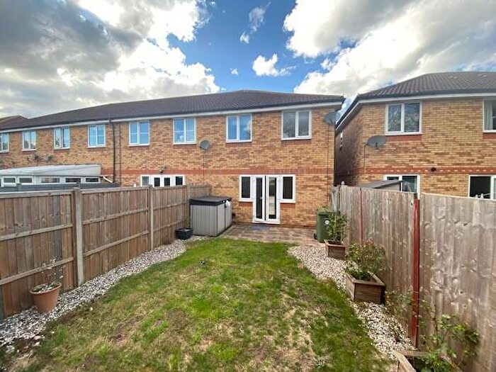 3 Bedroom End Of Terrace House For Sale In Meadow Close, Beeston, SG19