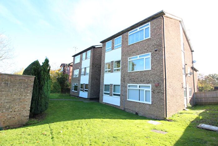 1 Bedroom Flat To Rent In The Avenue, Worcester Park, KT4