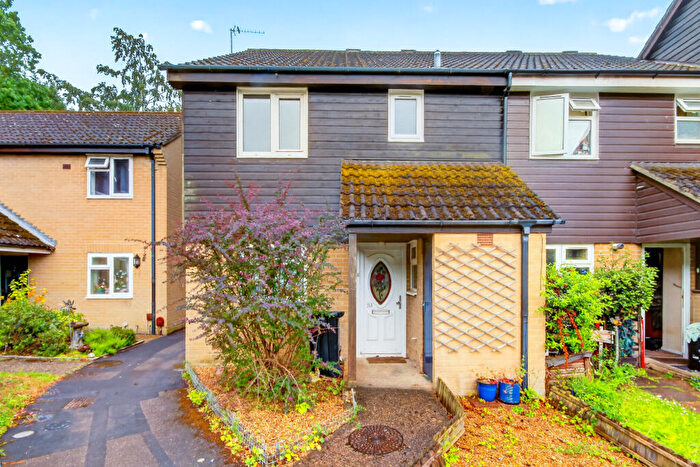 3 Bedroom Terraced House For Sale In Roycroft Lane, Finchampstead, RG40