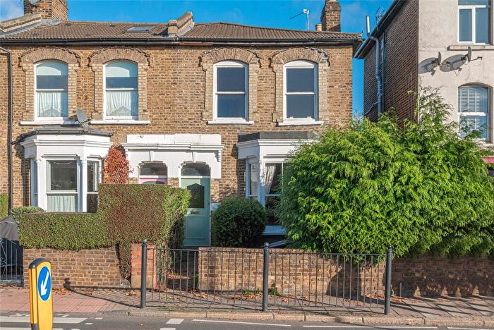 3 Bedroom House For Sale In Park Road, London, N8