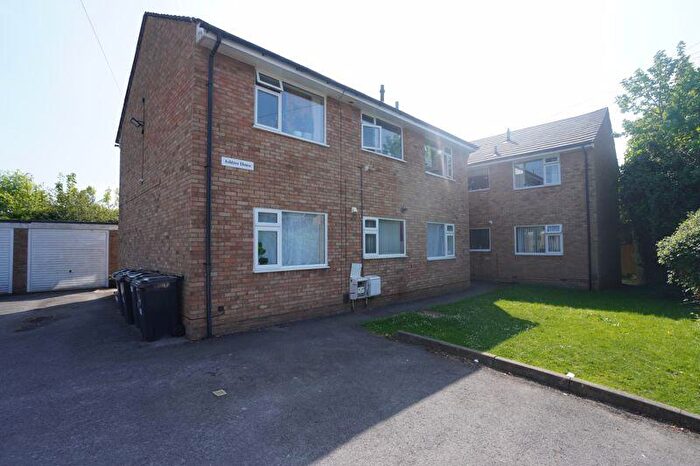 3 Bedroom Flat For Sale In Elm Road, High Wycombe, HP12