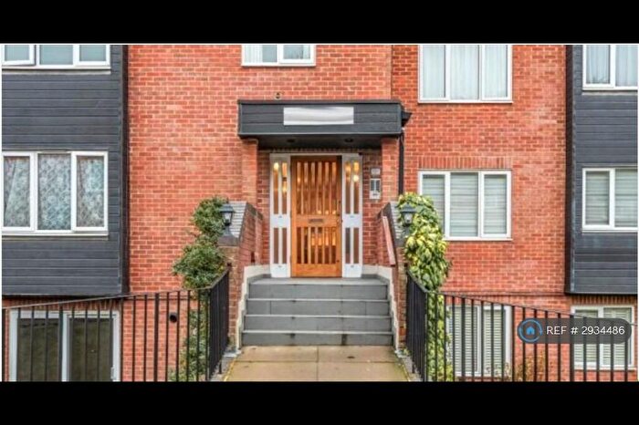 2 Bedroom Flat To Rent In Reedham Drive, Purley, CR8