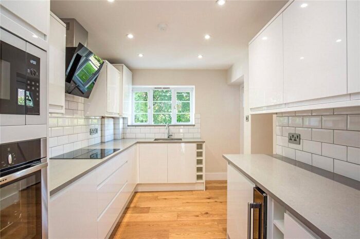 2 Bedroom Apartment To Rent In Whittington Court, Aylmer Road, East Finchley, London, N2