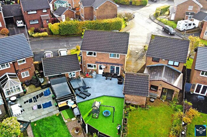 3 Bedroom Detached House For Sale In Oakwood Close, Burnley, BB10