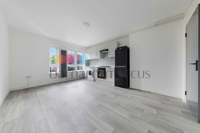 3 Bedroom Flat To Rent In Eastney Road, Croydon, CR0