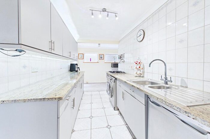 4 Bedroom Bungalow For Sale In West Way, Broadstone, Dorset, BH18 - Photo 8