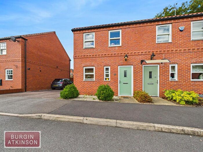3 Bedroom Semi-Detached House For Sale In Elizabethan Gardens, Retford, DN22