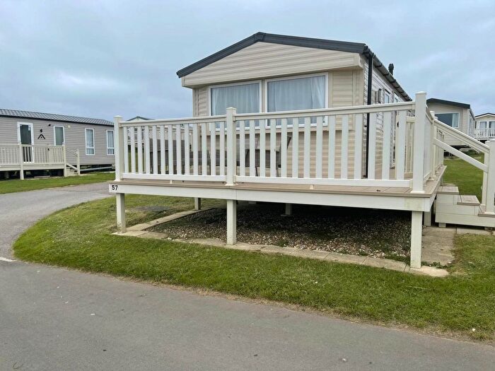 3 Bedroom Mobile/park Home For Sale In Gristhorpe, Filey, YO14