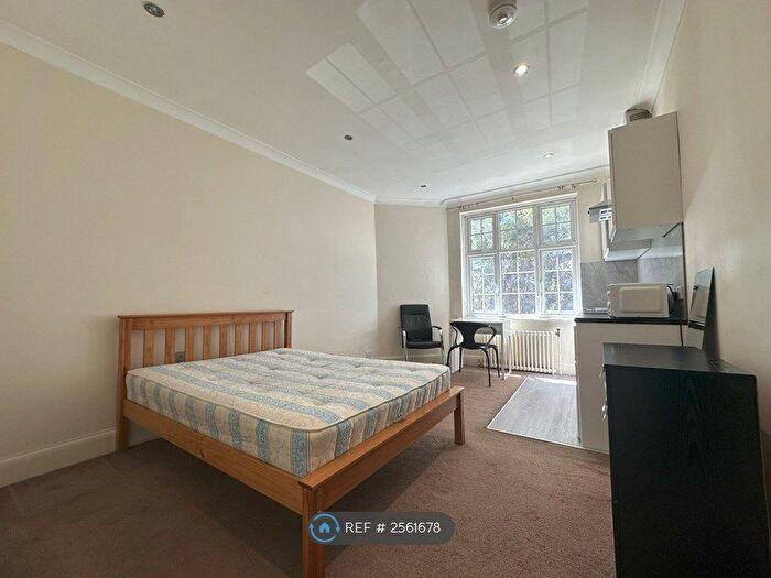 Studio To Rent In Vernon Court, London, NW2