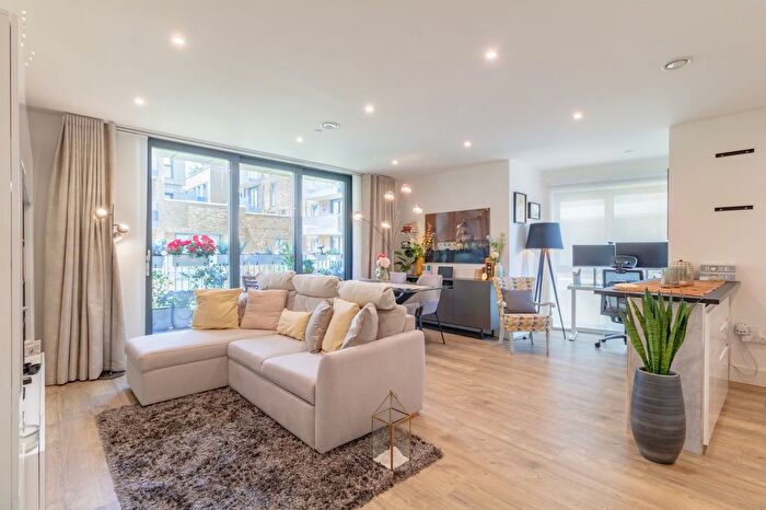 2 Bedroom Flat For Sale In Fairfield Avenue, Staines-Upon-Thames, Surrey, TW18