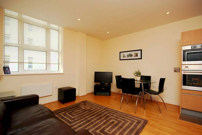 2 Bedroom Flat To Rent In Bromyard Avenue, Acton, London, W3