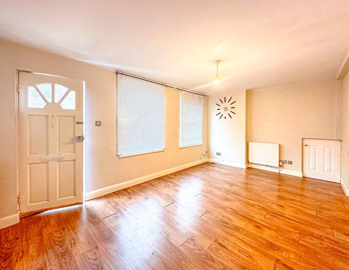 3 Bedroom Flat For Sale In Earl Street, Watford, WD17