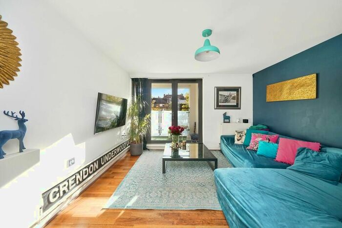 2 Bedroom Flat To Rent In Aura Court, Peckham Rye, London, SE15