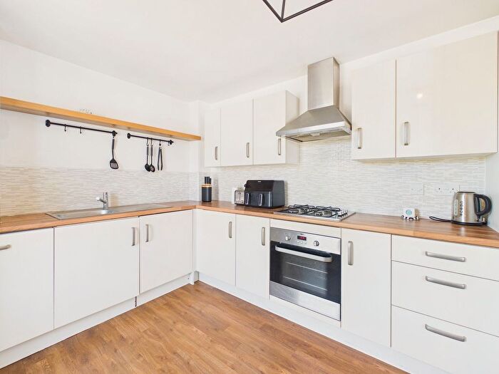 2 Bedroom Flat For Sale In January Courtyard, The Staiths, NE8