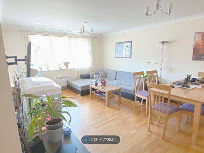 2 Bedroom Flat To Rent In Jowitt Court, London, N14