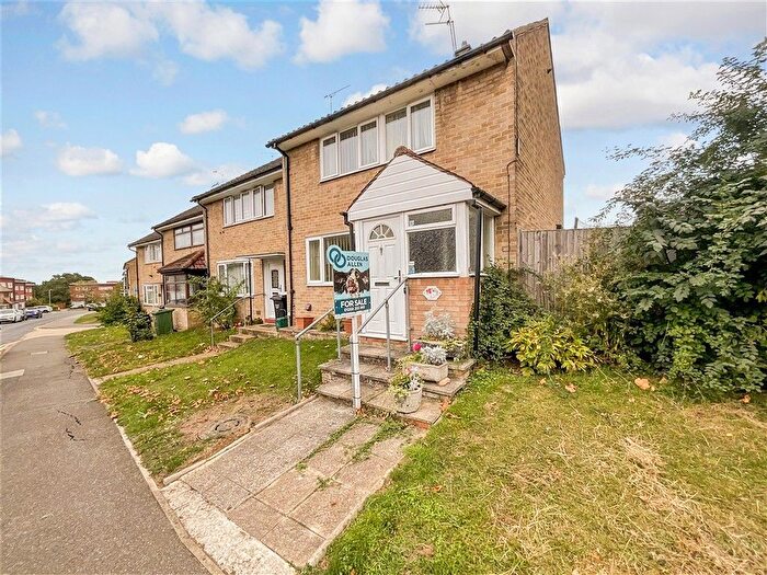 3 Bedroom End Of Terrace House For Sale In Ardleigh, Basildon, Essex, SS16