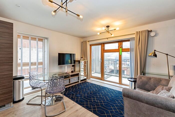 2 Bedroom Flat For Sale In Broad Weir, Bristol, BS1