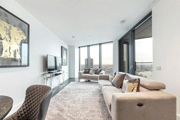 2 Bedroom Flat To Rent In Amory Tower, Marsh Wall, Canary Wharf, London, E14