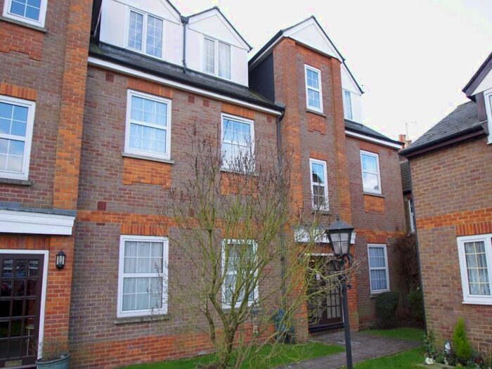 1 Bedroom Flat To Rent In Holyrood Court, Marlborough Road, Watford, WD18