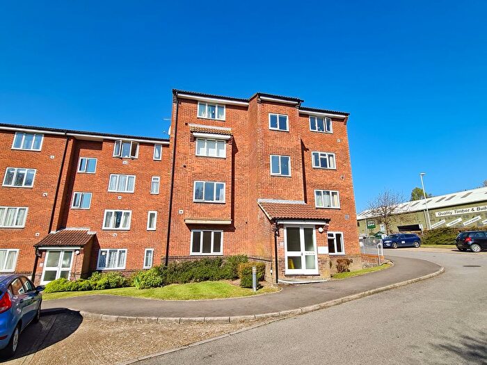 1 Bedroom Flat To Rent In St. Leonards Park, East Grinstead, RH19