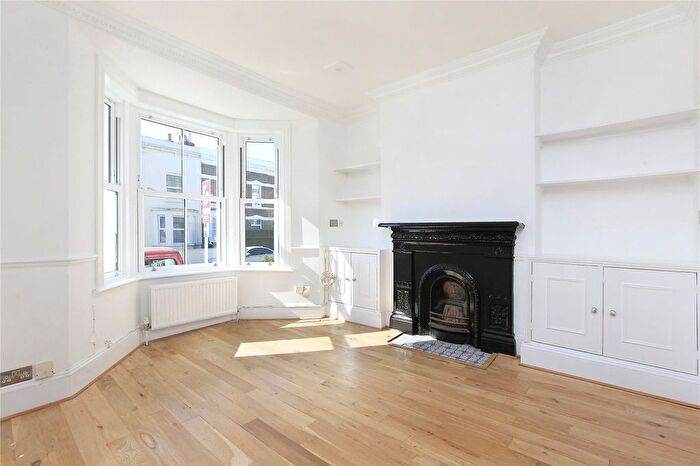 3 Bedroom Flat To Rent In Ferndale Road, London, SW4