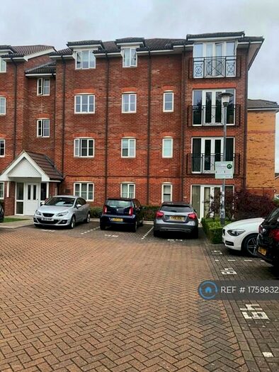 2 Bedroom Flat To Rent In Yukon Road, Broxbourne, EN10