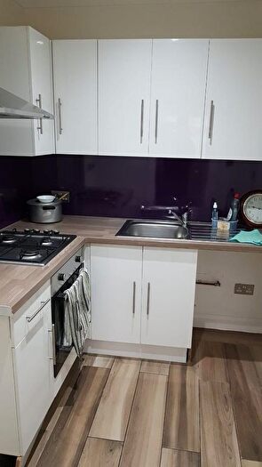 Studio To Rent In High Street, Langley, Slough, SL3