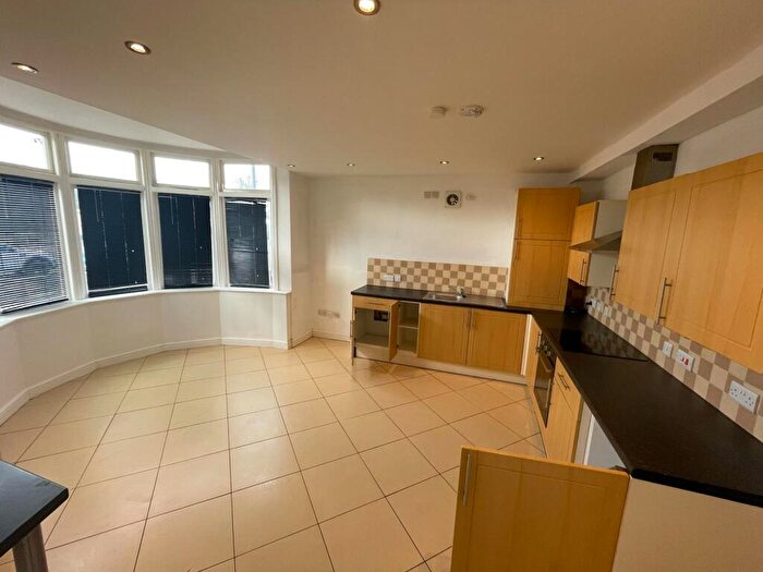 2 Bedroom Flat To Rent In Sheffield Road, Chesterfield, S41