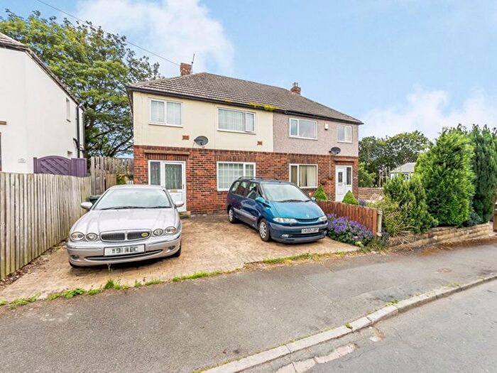 3 Bedroom Semi-Detached House To Rent In Woodedge Avenue, Huddersfield, HD5