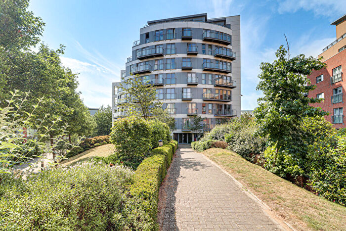 2 Bedroom Flat For Sale In Charrington Place, St. Albans, AL1