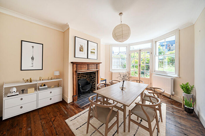 3 Bedroom Terraced House For Sale In Pemberton Road, London, N4