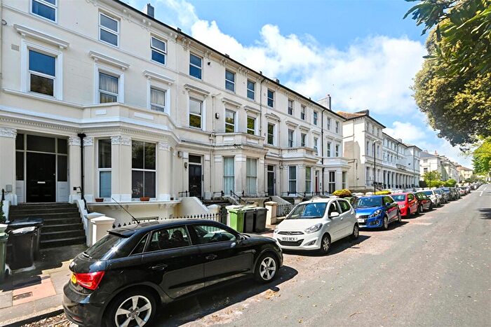 2 Bedroom Flat For Sale In Upperton Gardens, Eastbourne, BN21