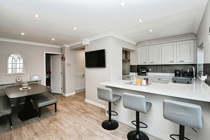 4 Bedroom Semi-detached House For Sale In Lincoln Road, Newark, NG24