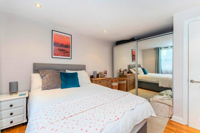 2 Bedroom Flat For Sale In The Avenue, London W13