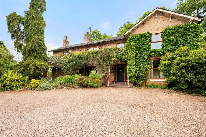 6 Bedroom Detached House For Sale In Ulceby, Alford, LN13