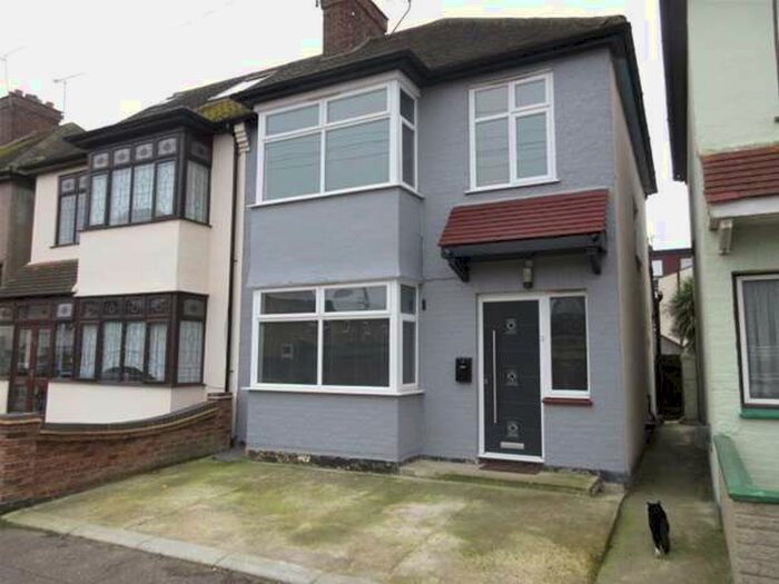 3 Bedroom House To Rent In Beresford Road, Southend-on-sea, SS1