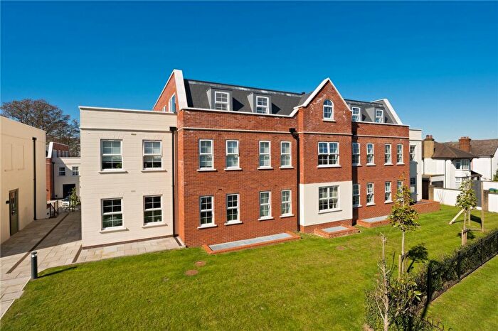 2 Bedroom Apartment For Sale In Jubilee Gardens, Weybridge, KT13