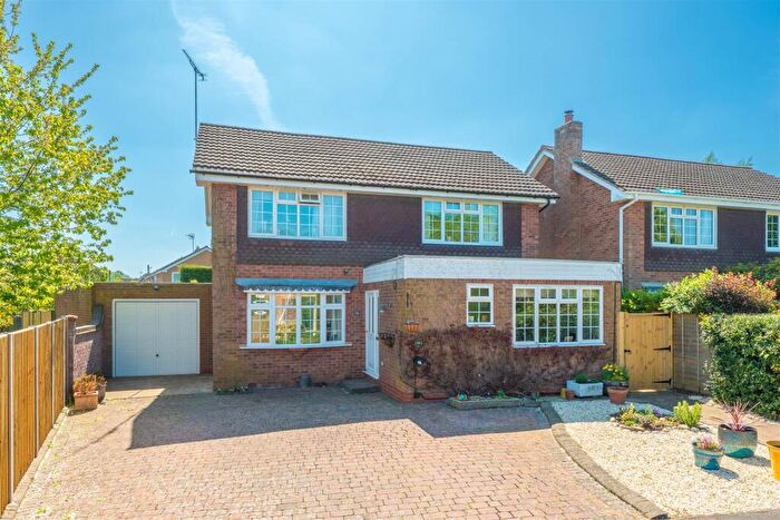 4 Bedroom Detached House For Sale In Oakdene Close, Claverdon, Warwick, CV35