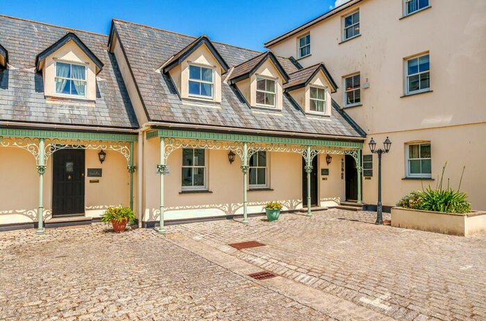 2 Bedroom Mews For Sale In Cliff Road, Falmouth, TR11