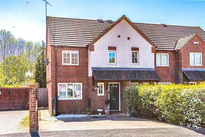 3 Bedroom End Of Terrace House For Sale In Stenbury Close, Ash Brake, Swindon, Wiltshire, SN25