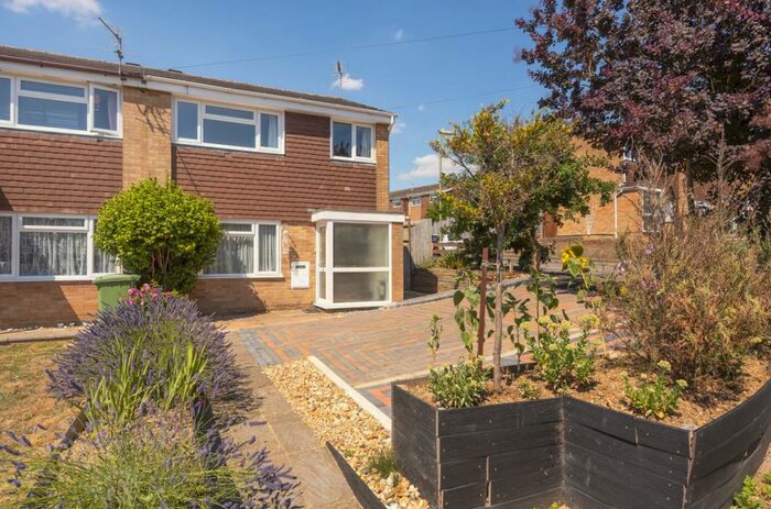 3 Bedroom Semi-Detached House To Rent In Bodycoats Road, Chandler's Ford, SO53