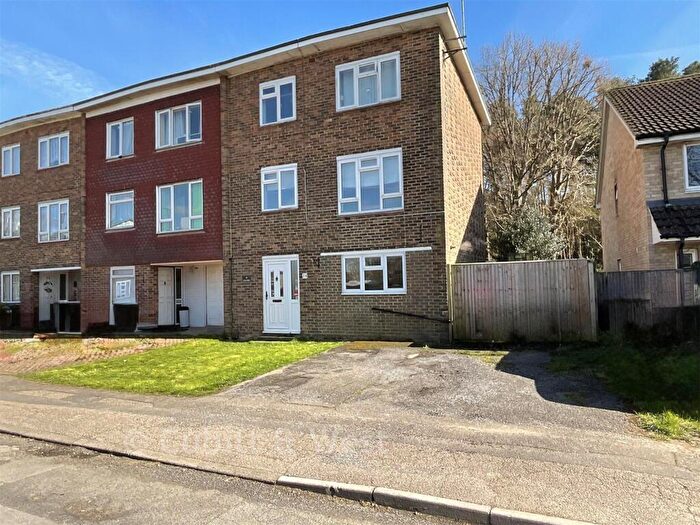 3 Bedroom End Of Terrace House For Sale In Rillside, Crawley, West Sussex, RH10