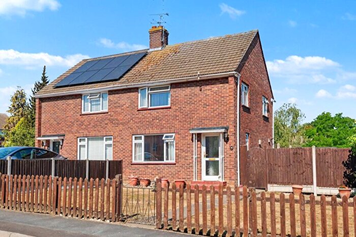 3 Bedroom Semi-Detached House For Sale In Pyms Road, Galleywood, Chelmsford, CM2