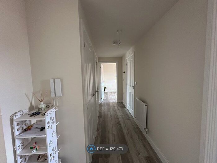 2 Bedroom Flat To Rent In Kingsbrook Basin, Broughton, Aylesbury, HP22